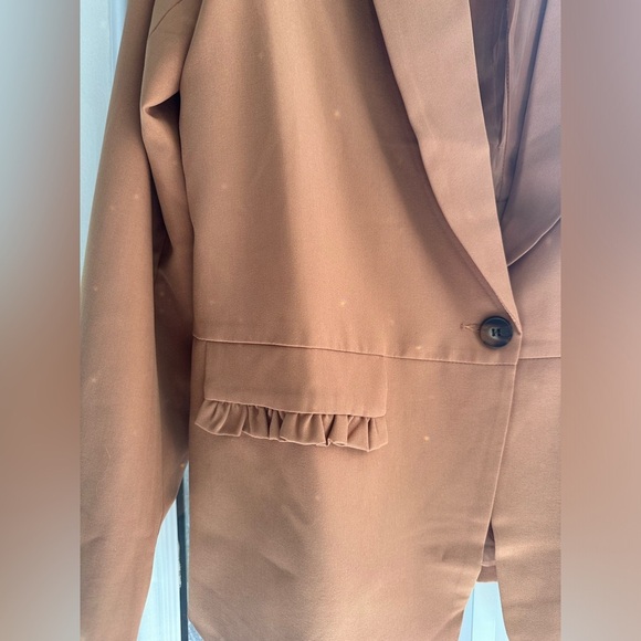 Women’s Camel Blazer with Ruffle Pocket Detail | M - Picture 4 of 5